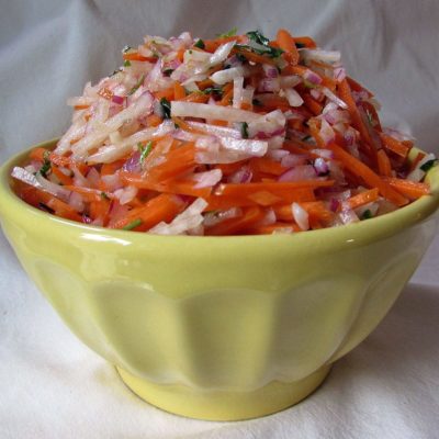 Carrot and Jicama Slaw: BrownThumbMama.com