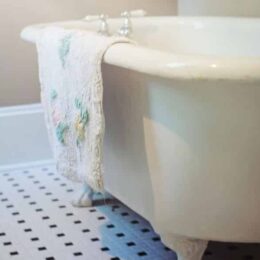 old fashioned bath tub