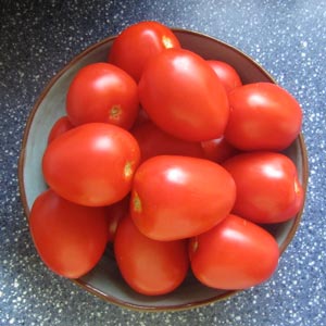 How to wash tomatoes: BrownThumbMama.com