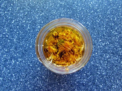 Make Calendula-Infused Oil for Natural Healing: BrownThumbMama.com