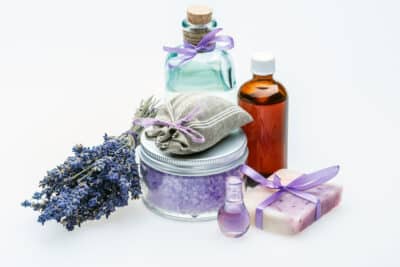 Essential oil make and take classes are a fun way to introduce your friends, family, and team members to all the things they can do with their oils. Here’s everything you need to know to host an essential oil make and take class.