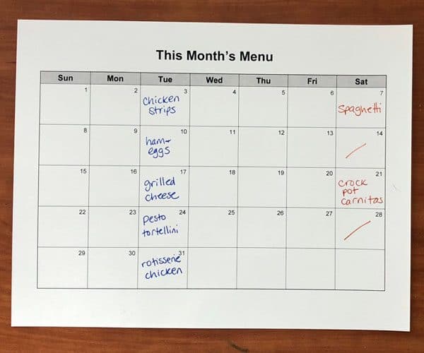 You can make a menu plan for an entire month in 10 minutes with these easy tips!